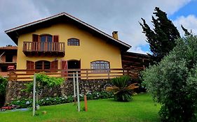 CASA AMARELA com estacionamento e Wi-Fi em Monte Verde MG